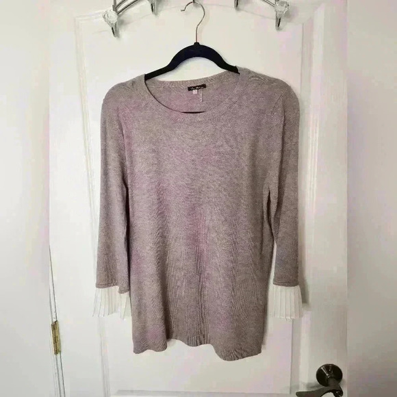 Very soft sweater with pleated cuff detailing #61 - Picture 1 of 4